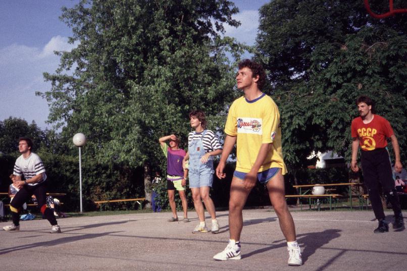 19910714volleyballlarivieredrugeon528format537x806.jpg